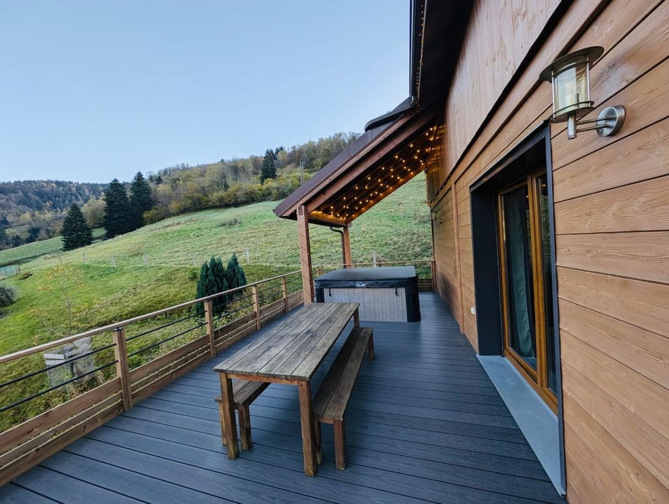 Casa de Monzel with 6-Person Jacuzzi & Panoramic View Chalet in La Bresse