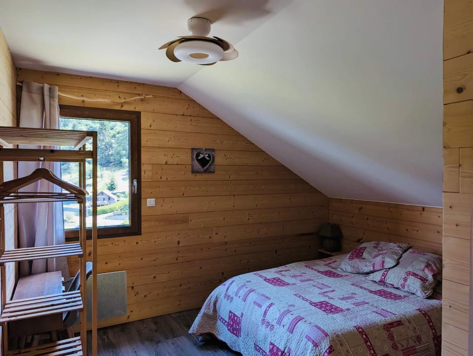 Casa de Monzel with 6-Person Jacuzzi & Panoramic View Chalet in La Bresse