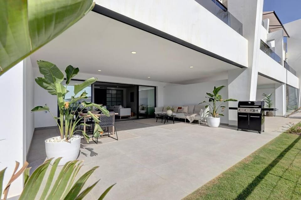 Patio, Facade/entrance