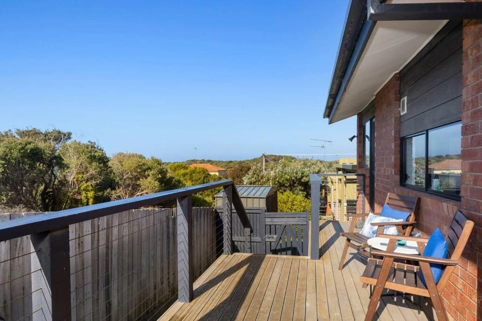 Sea Breeze on Orton - 5 minute walk to the beach! House in Ocean Grove