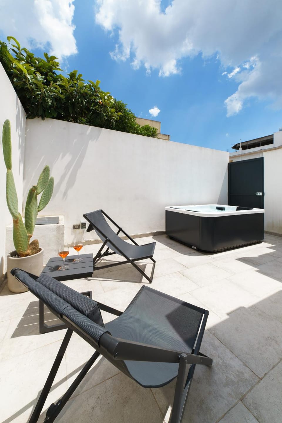 Patio, Day, Balcony/Terrace, sunbed