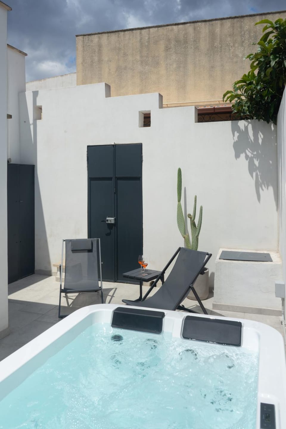 Patio, Day, Hot Tub, sunbed