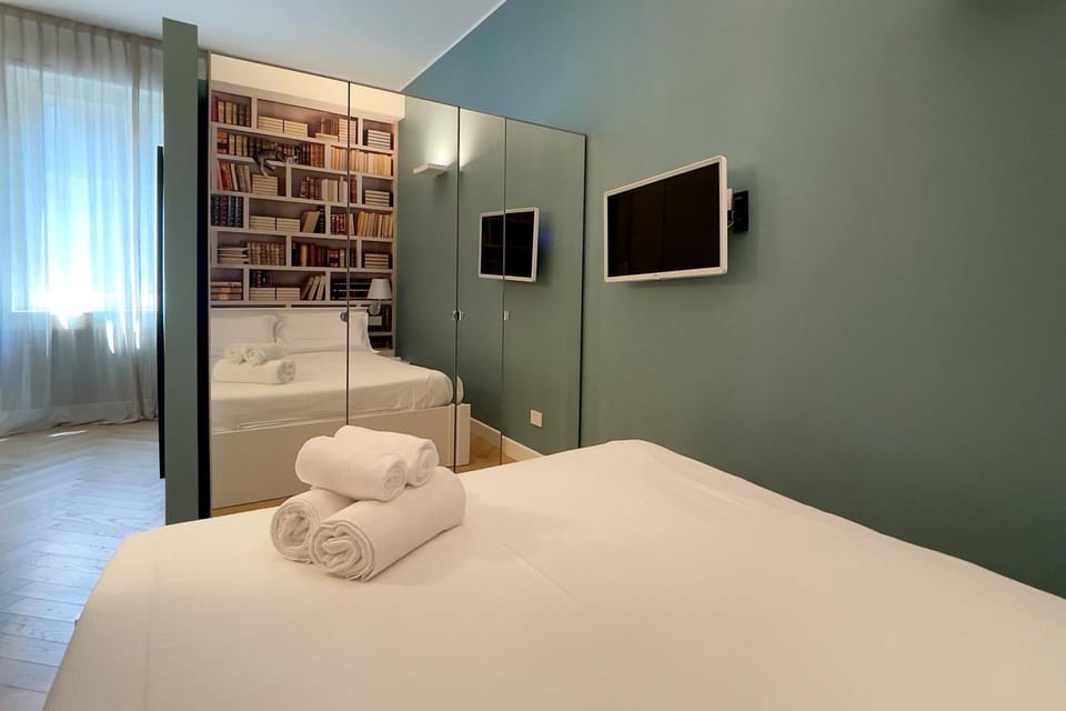 Bed, TV and multimedia, Bedroom, wardrobe