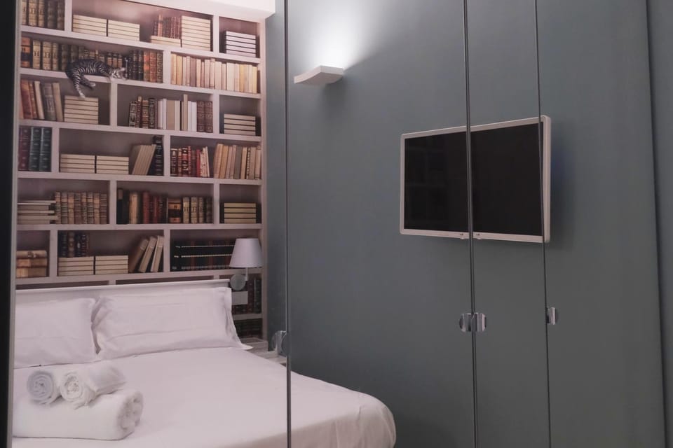 Bed, TV and multimedia, Bedroom, wardrobe