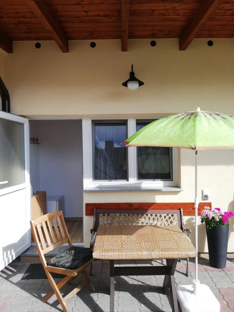 Patio, Dining area