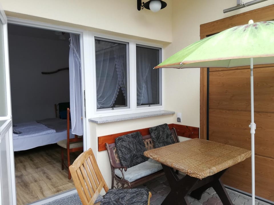 Patio, Photo of the whole room, Dining area