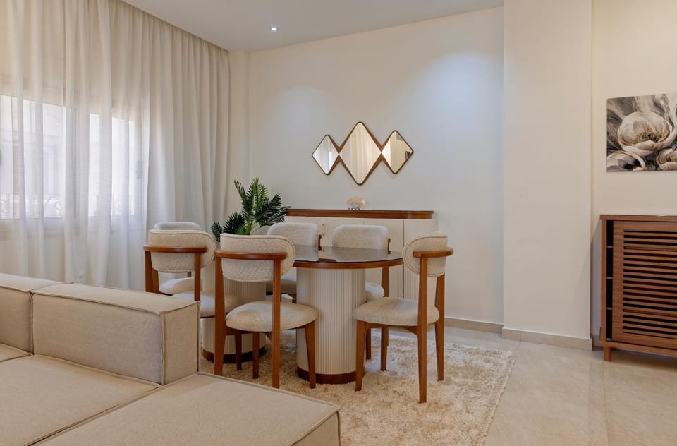 Seating area, Dining area