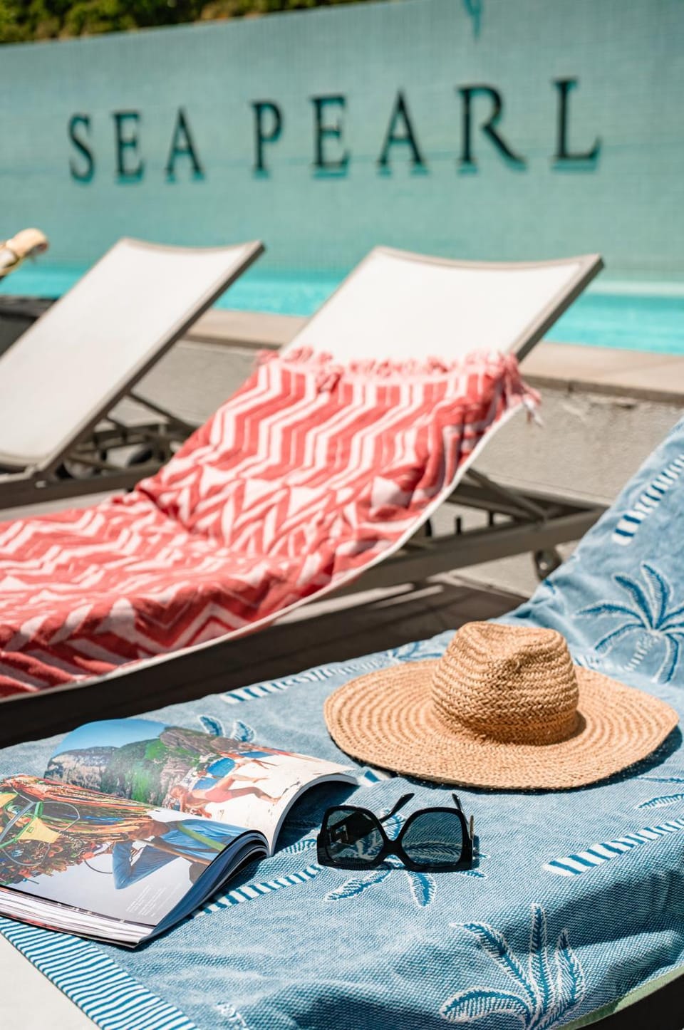 Swimming pool, sunbed
