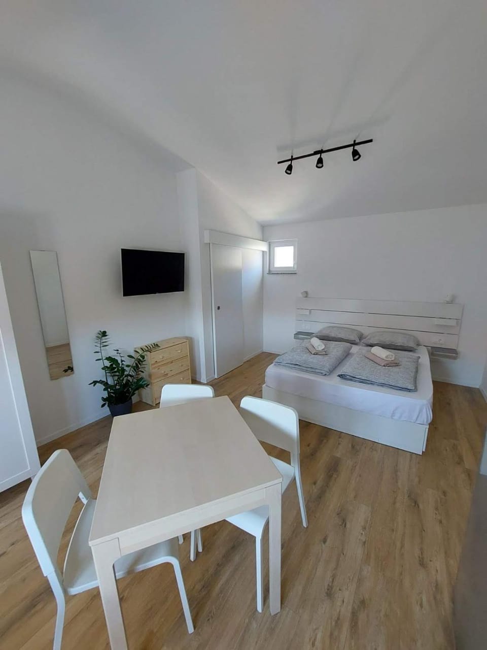 Photo of the whole room, Seating area, Dining area
