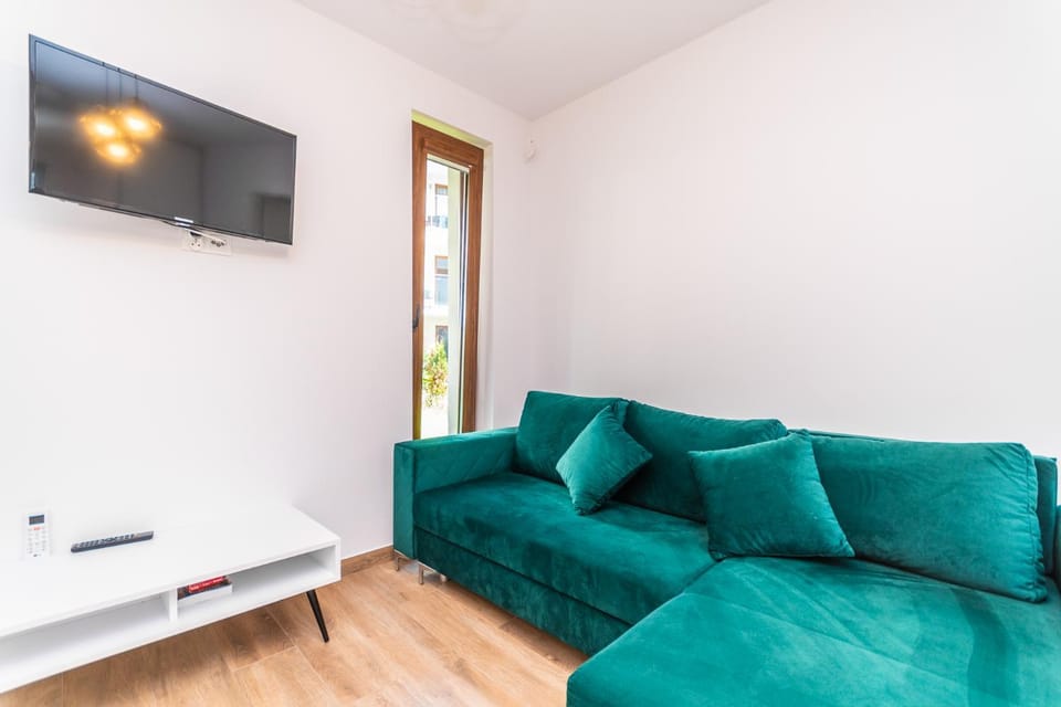 Communal lounge/ TV room, TV and multimedia, Living room, Seating area