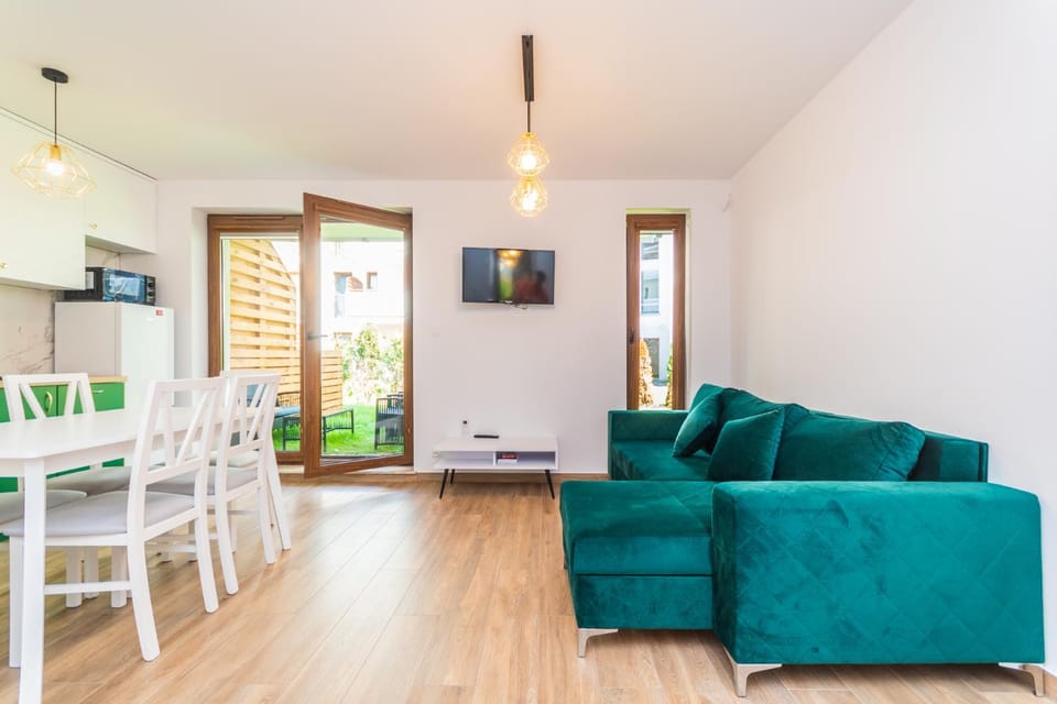 Communal lounge/ TV room, TV and multimedia, Living room, Seating area, Dining area