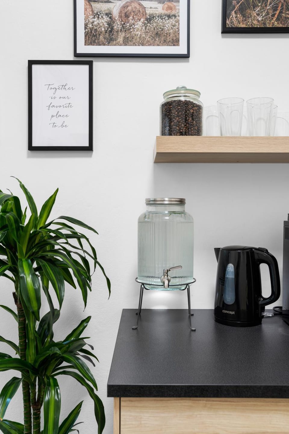 Coffee/tea facilities, Kitchen or kitchenette