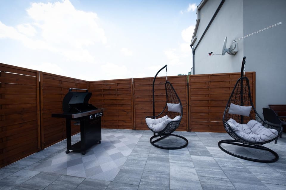BBQ facilities, Seating area