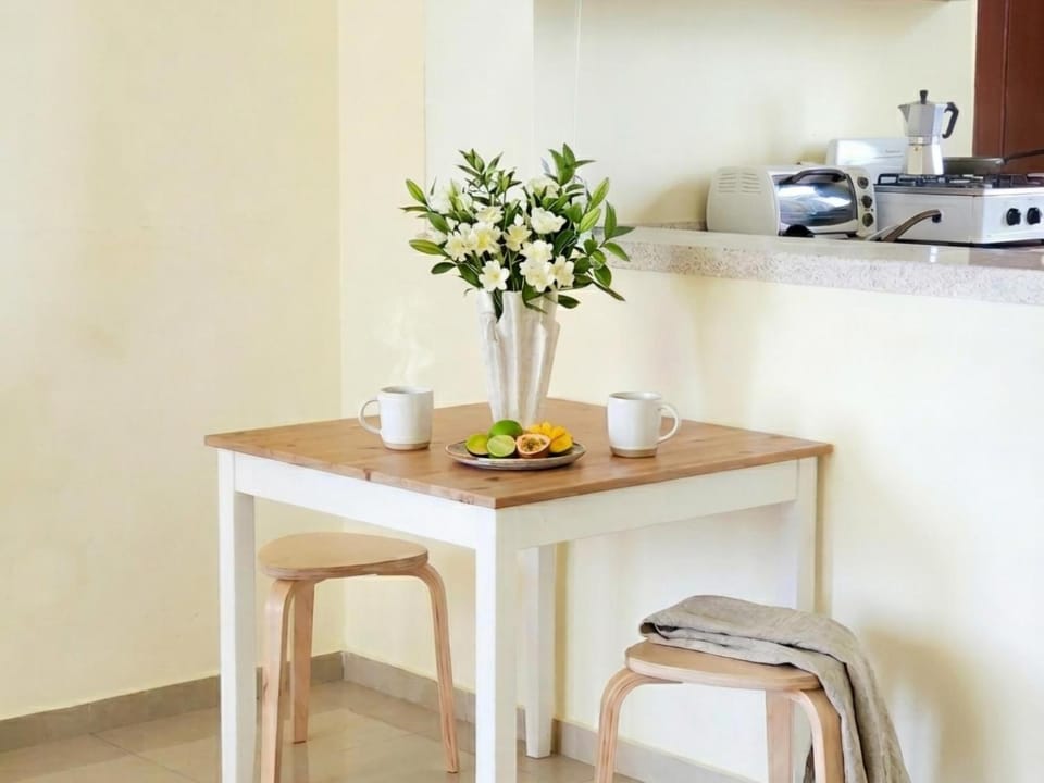 Dining area, kitchen
