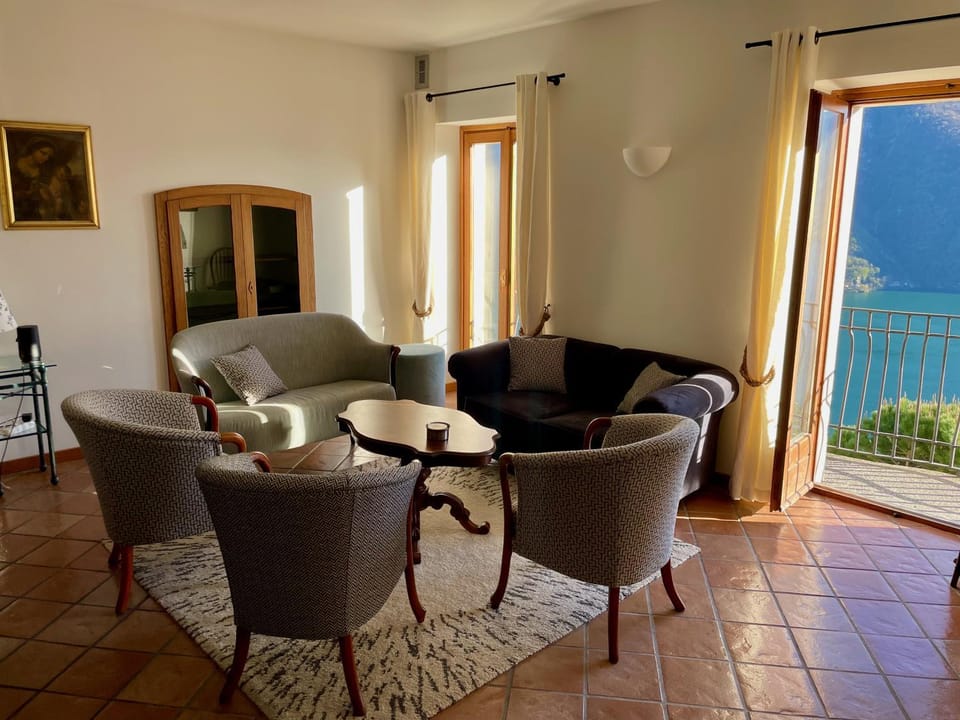 Living room, Lake view, fireplace