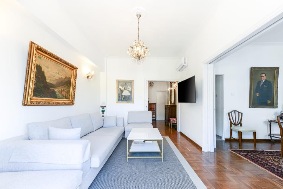 TV and multimedia, Living room, Photo of the whole room, Seating area, Evening entertainment