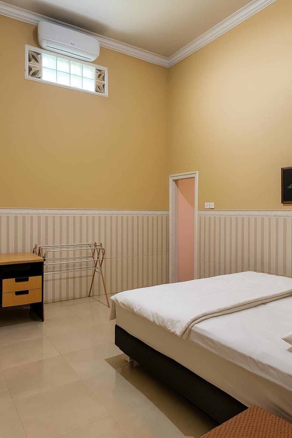 Bed, internet, air conditioner