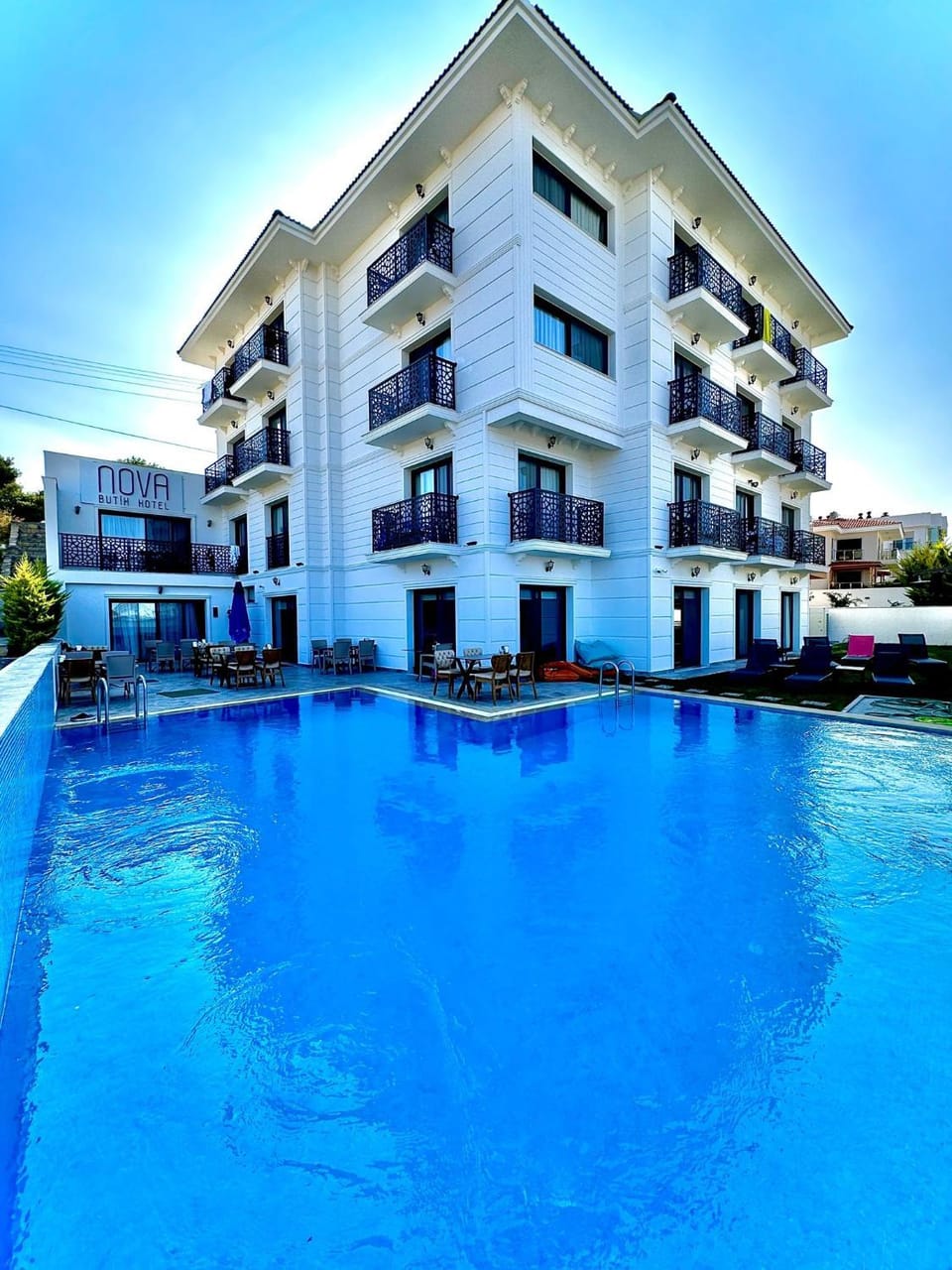 Property building, Pool view, Swimming pool