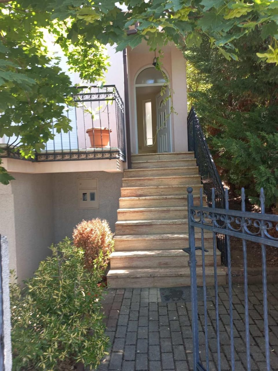 Patio, Facade/entrance