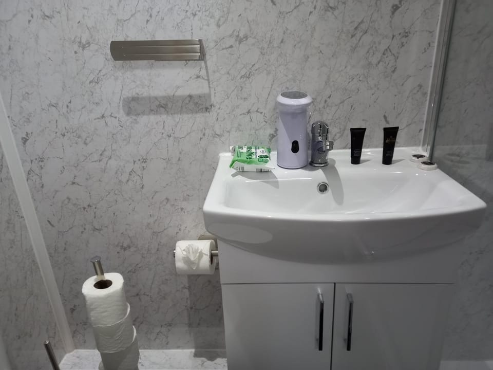 Bathroom, Internal: Not applicable to any particular room