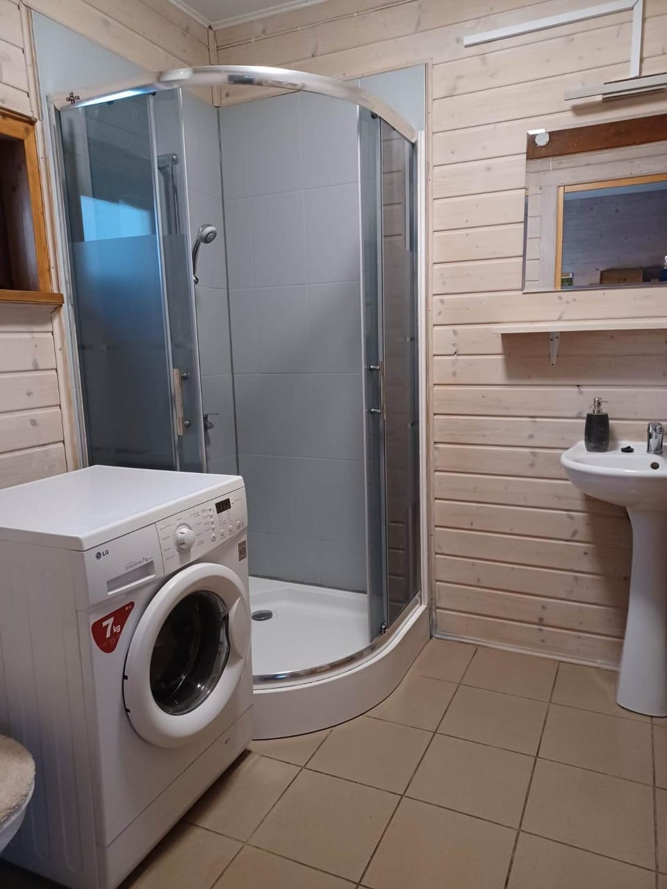 Shower, Toilet, Bathroom, towels, washing machine