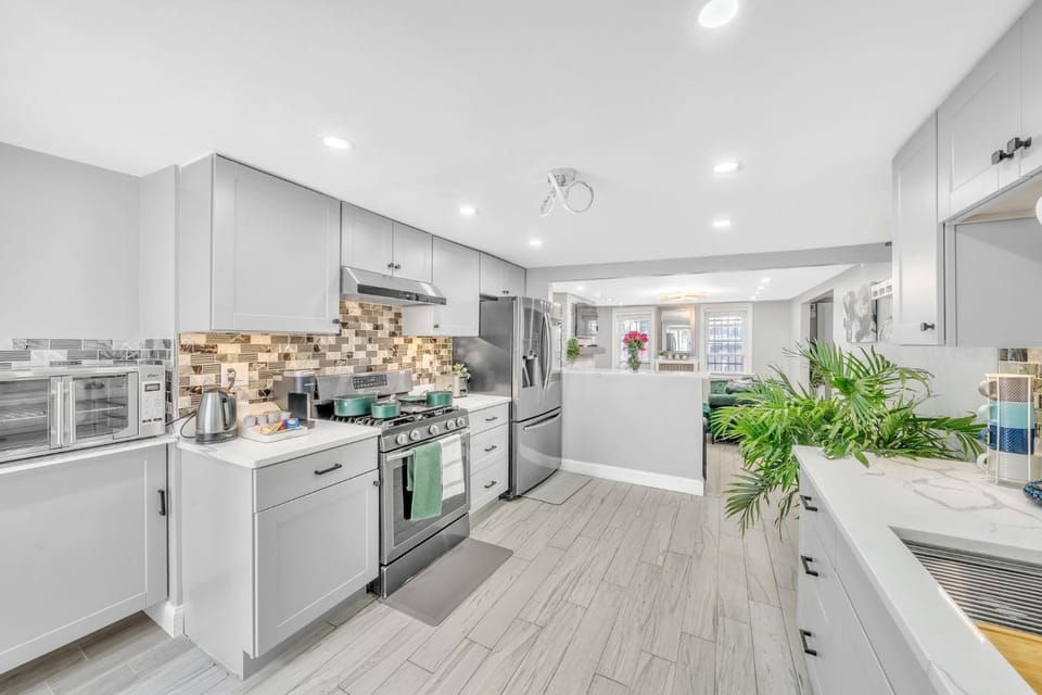 3 bedroom 4 bed duplex large backyard Apartment in Bedford-Stuyvesant