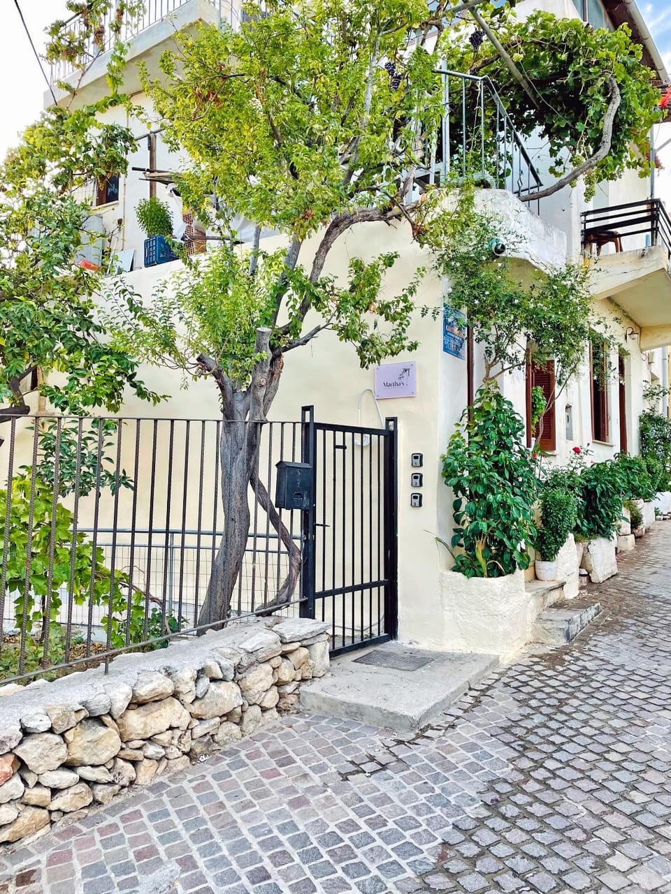 Property building, Facade/entrance, Day, Neighbourhood, Street view
