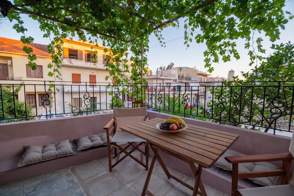 Patio, View (from property/room), Balcony/Terrace, Garden view, Quiet street view
