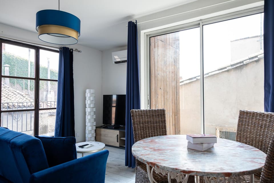 TV and multimedia, Living room, Dining area, air conditioner