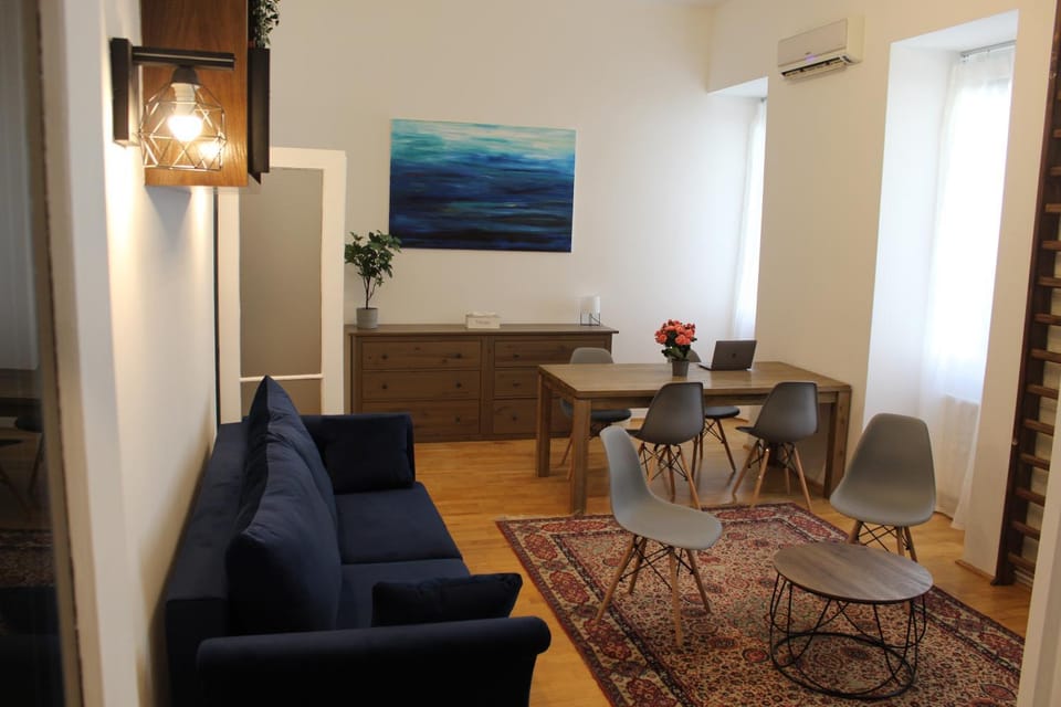 Living room, Seating area, Dining area, air conditioner