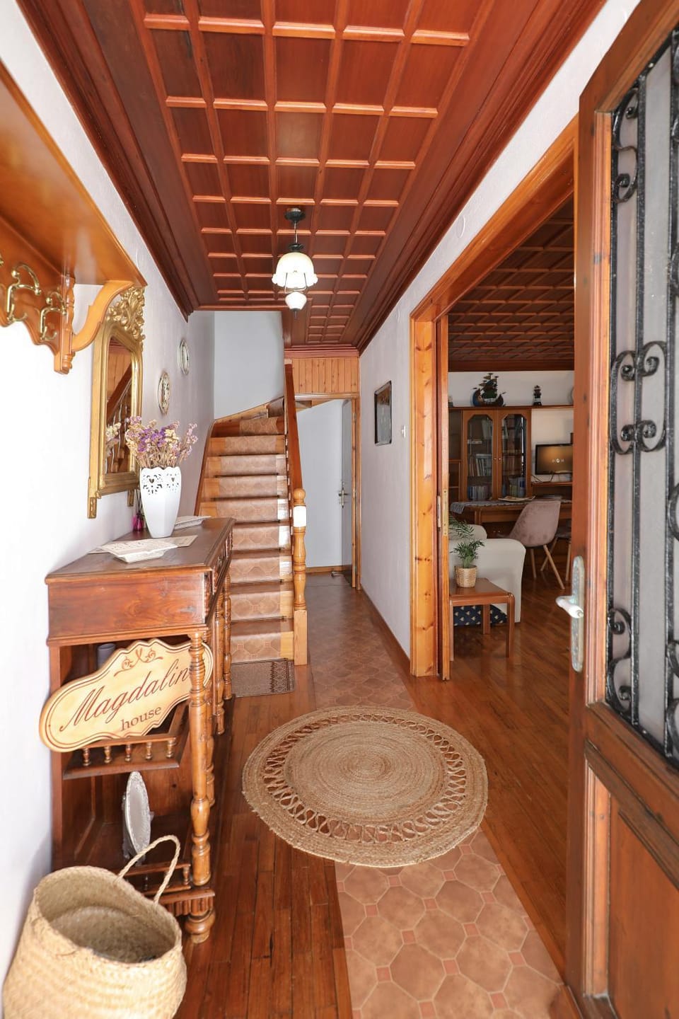 Property building, Seating area