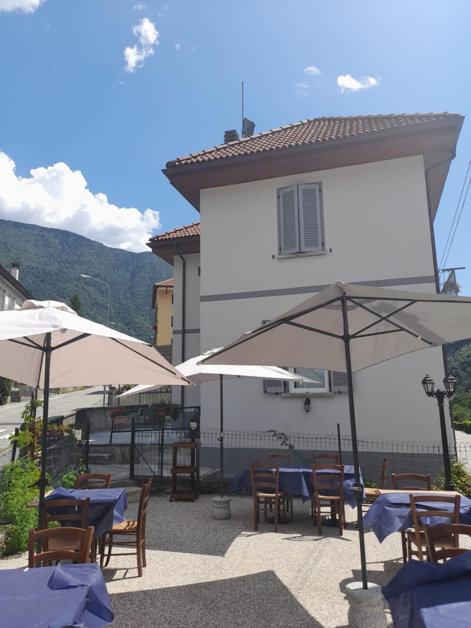 CA' DEL VINO Rooms- Varzo Bed and Breakfast in Canton of Valais