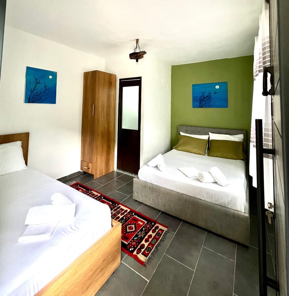 TV and multimedia, Photo of the whole room, Bedroom, towels, wardrobe