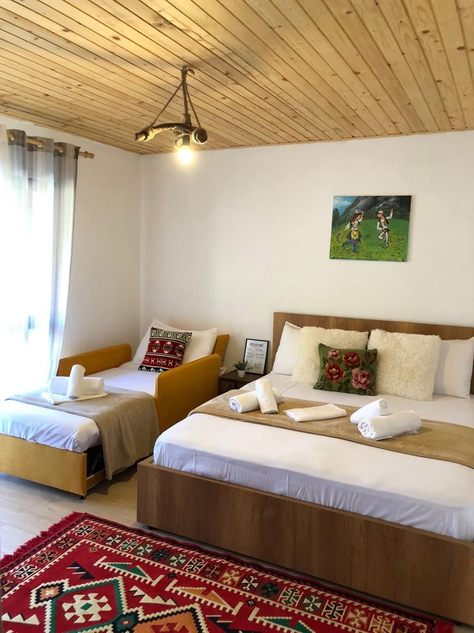 Bed, Photo of the whole room, Seating area, Bedroom