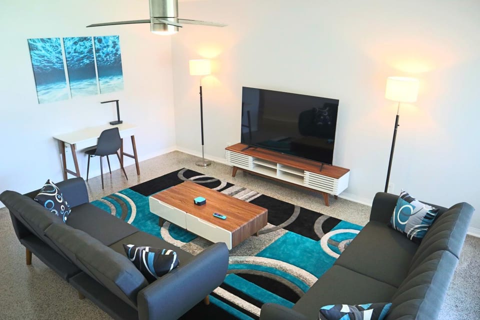 Communal lounge/ TV room, TV and multimedia, Living room, fireplace, air conditioner, air conditioner