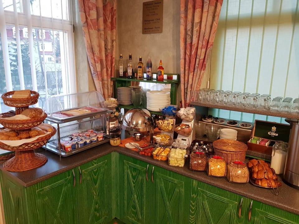 Breakfast, Continental breakfast