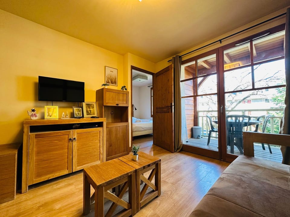 Appartements - PISCINE INTÉRIEURE Sauna - PARKING Privé Étage 1 - Centre Village - Résidence Cami Réal - avec LINGE et MÉNAGE de fin de Séjour Compris Apartment in Saint-Lary-Soulan