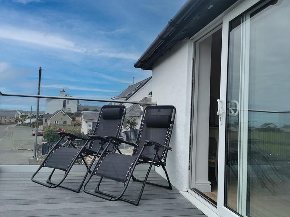LITTLE SUMMER HILL -2 Bed COSY COTTAGE- TREARDDUR House in Trearddur Bay
