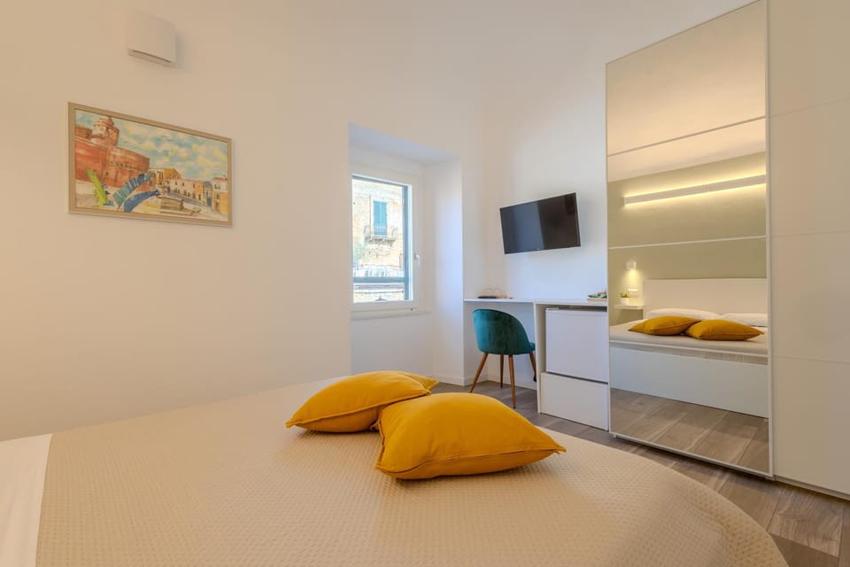 TV and multimedia, Photo of the whole room, wardrobe