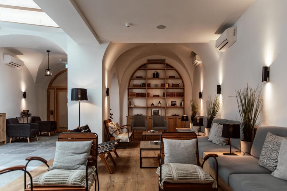 Communal lounge/ TV room