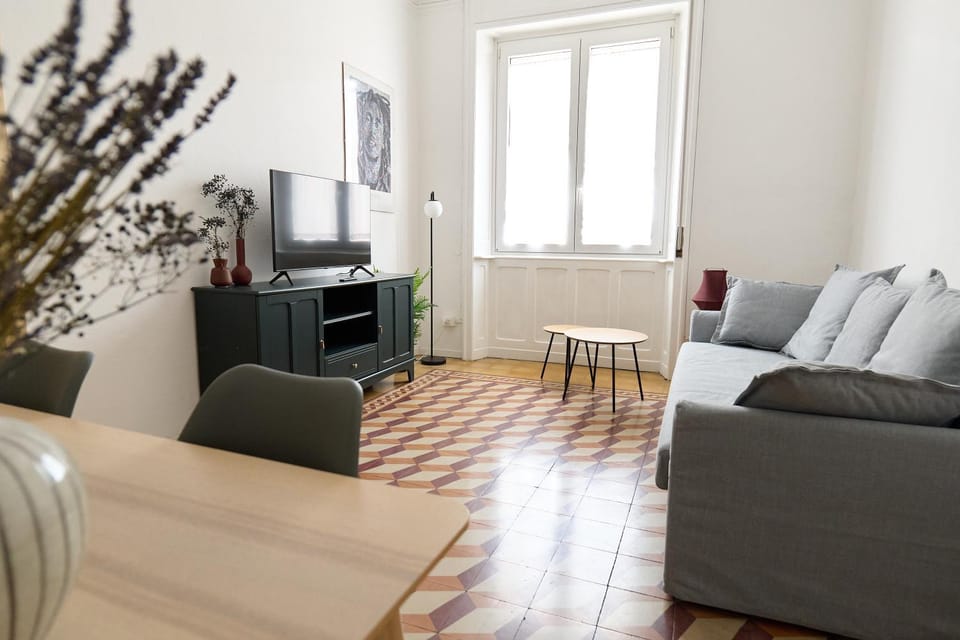 TV and multimedia, Living room, Seating area, Evening entertainment