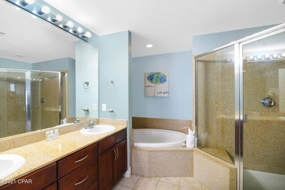 Spacious, cozy 2brd /2bath condo - LakeTown Wharf Apartment in Panama City Beach