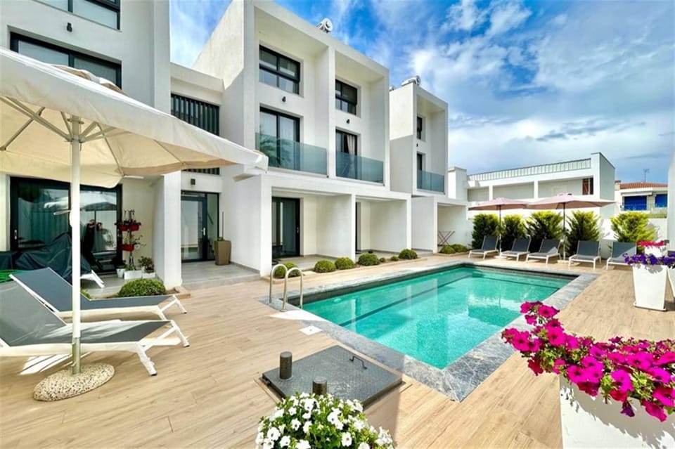 Garden, View (from property/room), Garden view, Pool view, Swimming pool