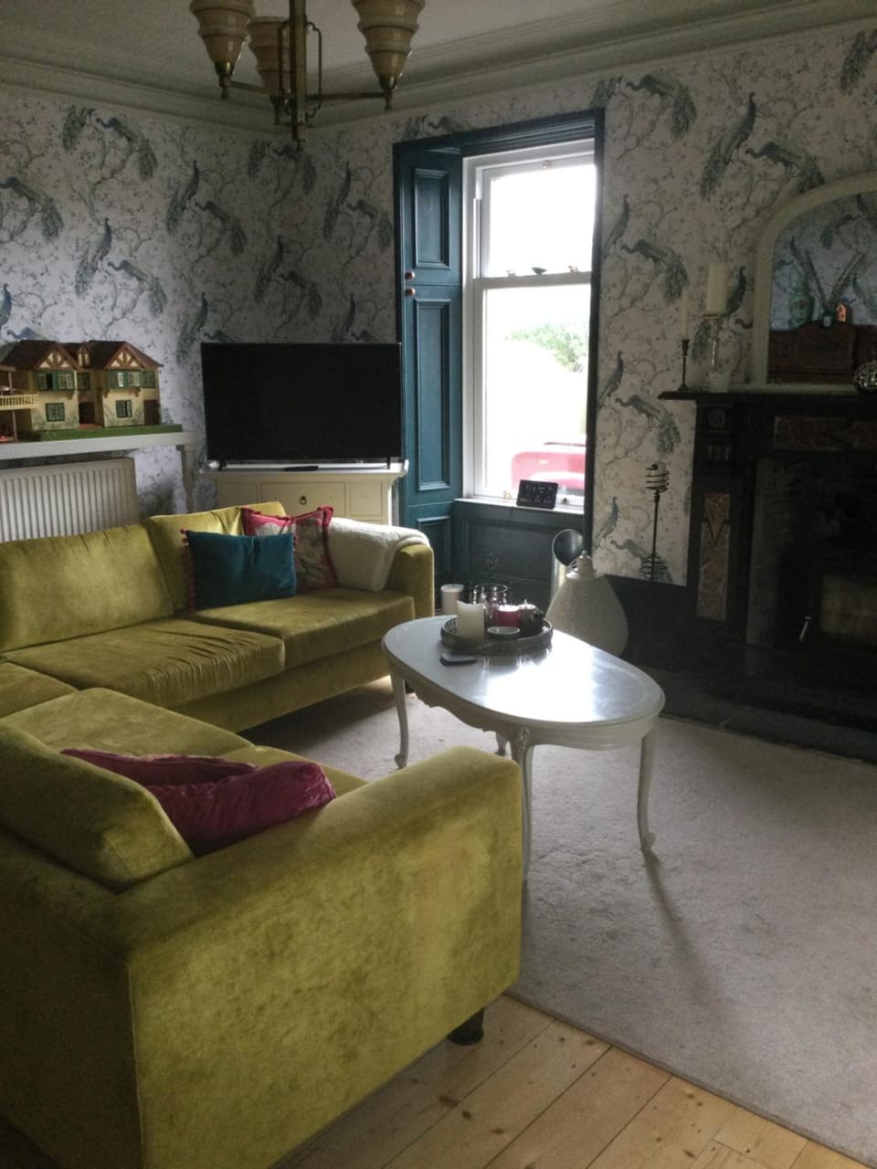 Communal lounge/ TV room, Living room, Seating area