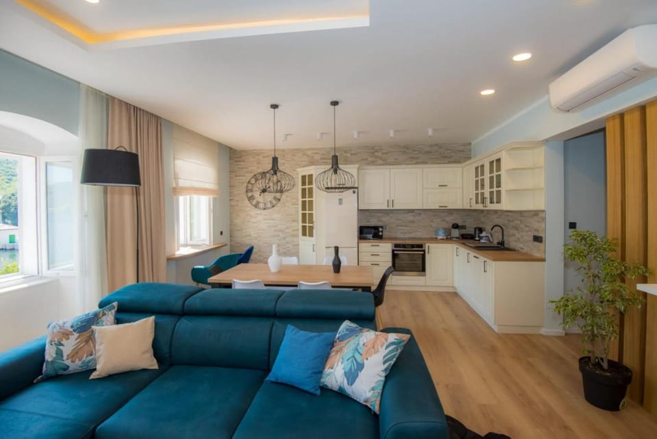 Living room, Dining area, Communal kitchen