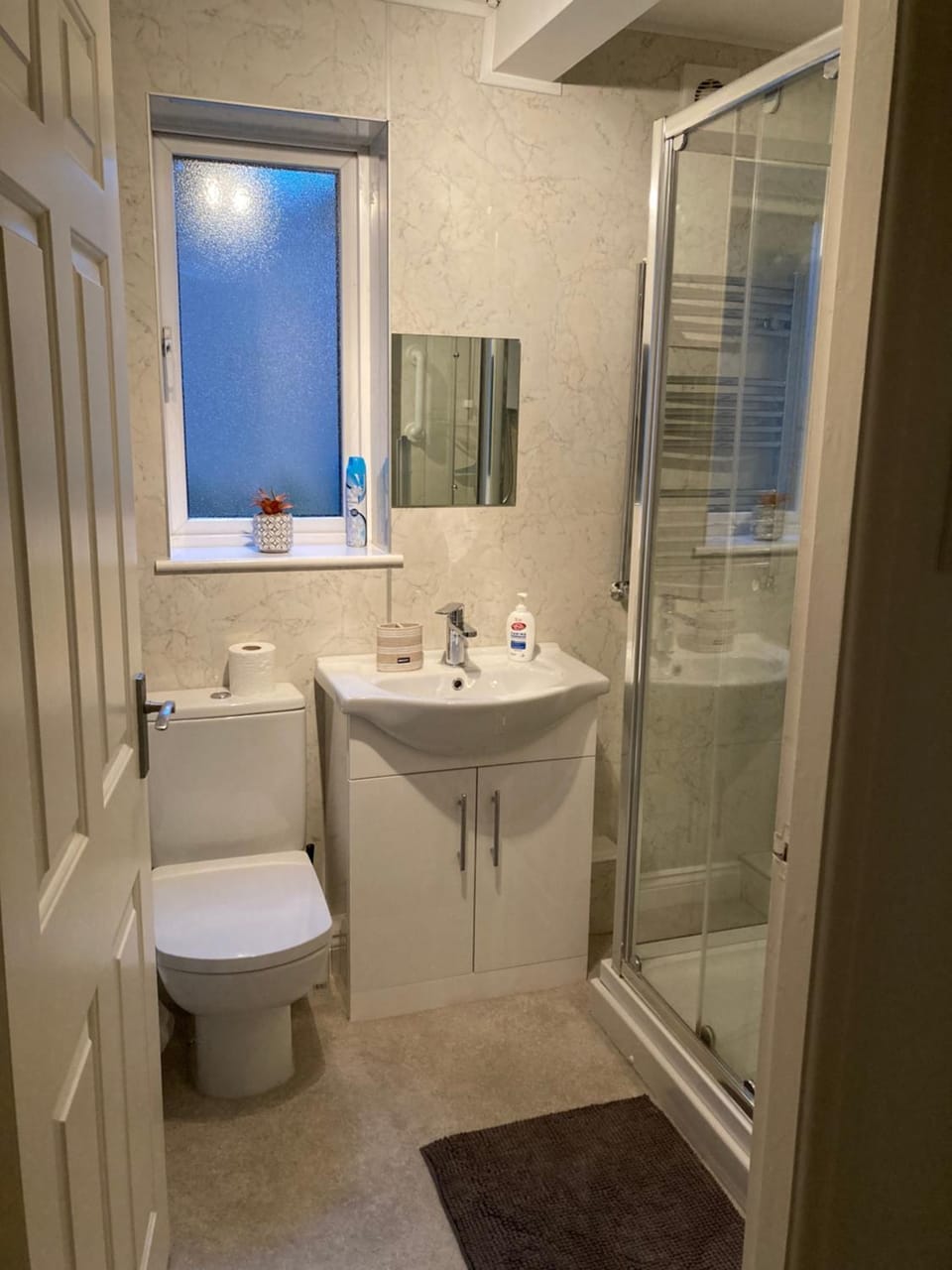 Shower, Toilet