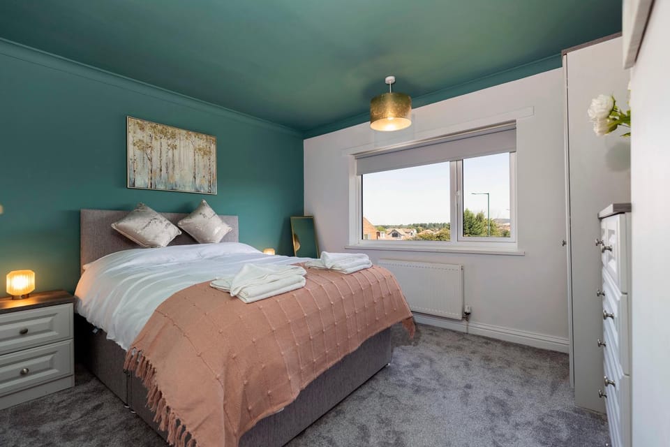 Bed, Photo of the whole room, Bedroom