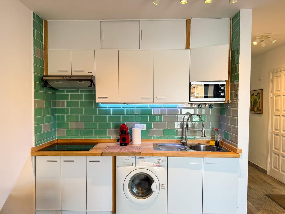 Kitchen or kitchenette, stove, washing machine