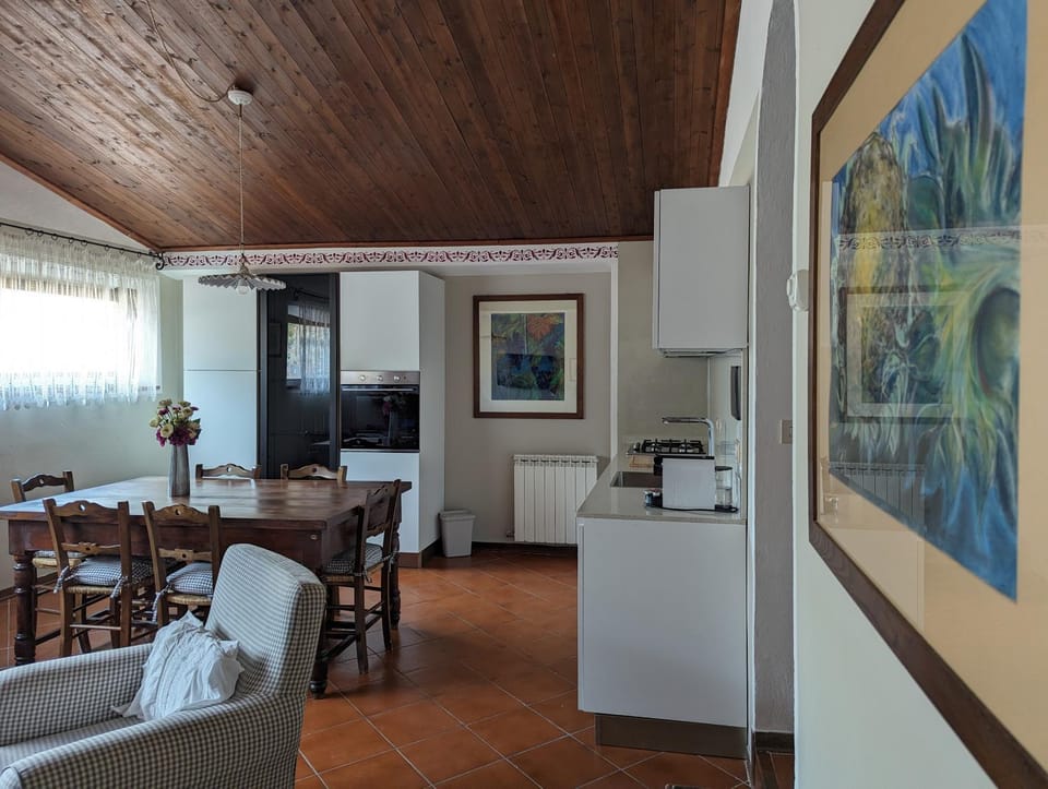 Dining area, kitchen