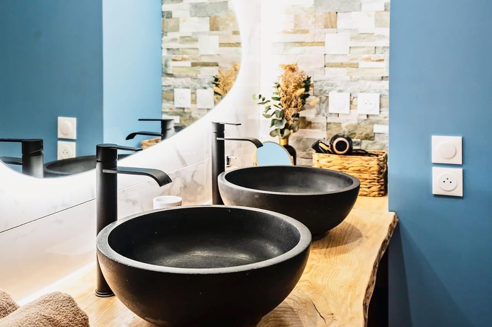 Bathroom, Decorative detail